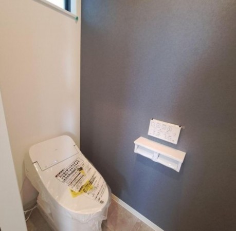 川西市加茂、新築一戸建てのトイレ画像です