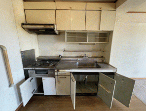川西市向陽台、マンションのキッチン画像です