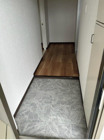 川西市清和台、マンションの玄関画像です
