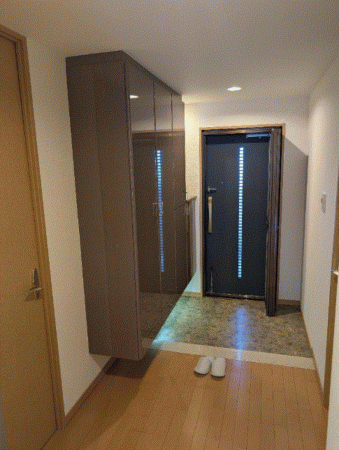 川西市清和台、マンションの玄関画像です