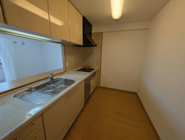 川西市清和台、マンションのキッチン画像です