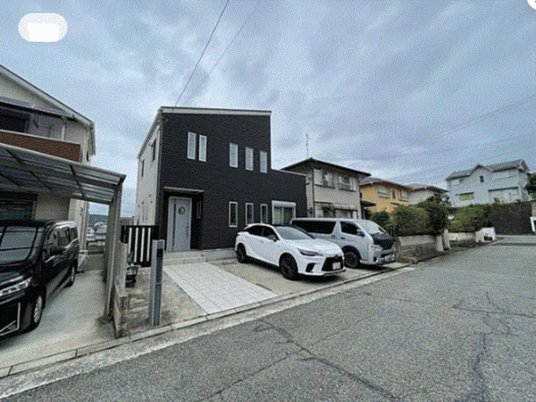 川西市萩原台、中古一戸建ての外観画像です