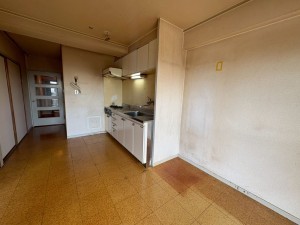 川西市向陽台、マンションの居間画像です