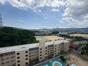 川西市向陽台、マンションの外観画像です