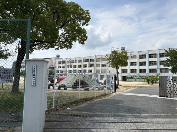 川西市向陽台、マンションの画像です