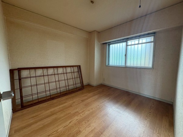 川西市向陽台、マンションの寝室画像です