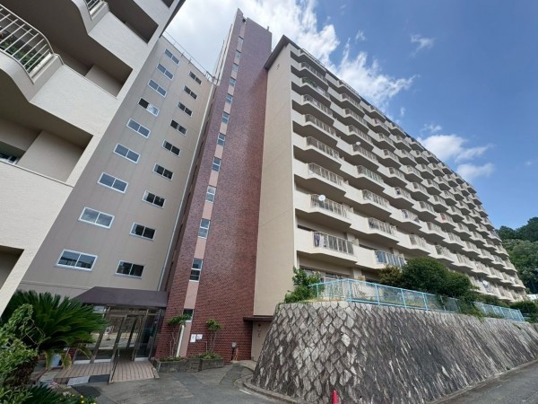 川西市向陽台、マンションの外観画像です