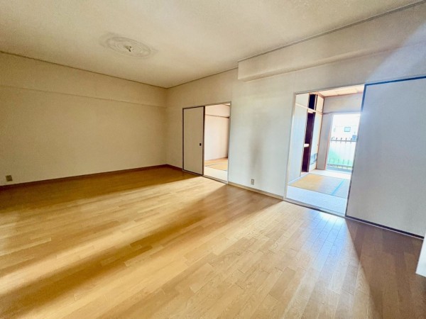 、マンションの居間画像です