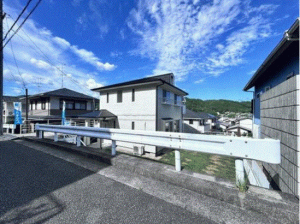 川西市緑が丘、中古一戸建ての外観画像です