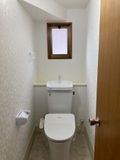 川西市けやき坂、中古一戸建てのトイレ画像です