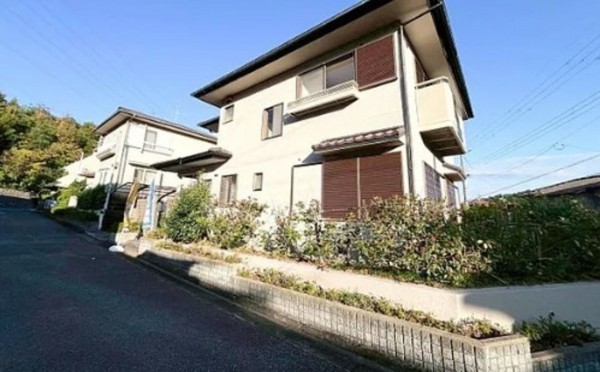 川西市けやき坂、中古一戸建ての外観画像です