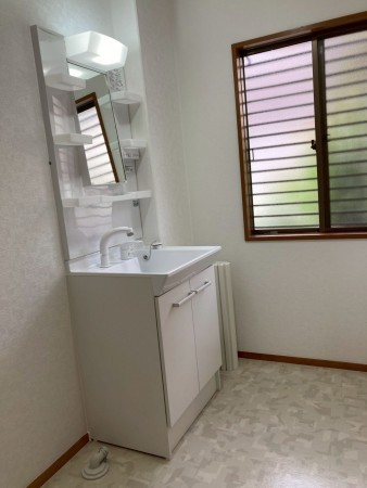 川西市けやき坂、中古一戸建ての洗面画像です