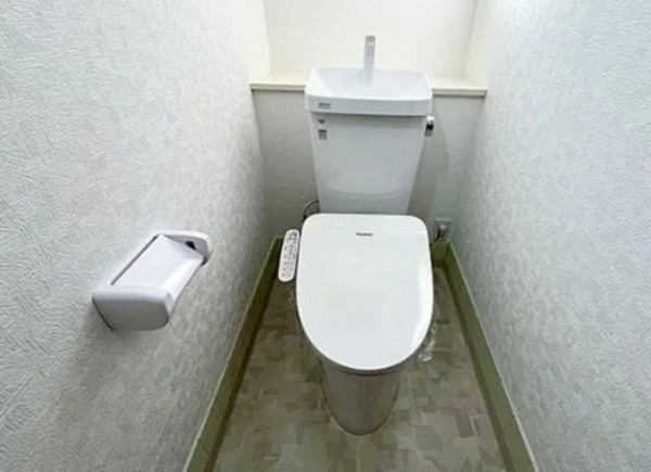 川西市けやき坂、中古一戸建てのトイレ画像です