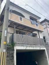 川西市萩原、中古一戸建ての外観画像です