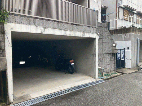 川西市萩原、中古一戸建ての外観画像です