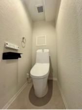 川西市久代、マンションのトイレ画像です