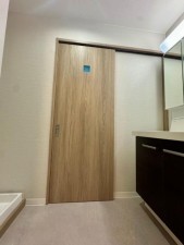 川西市久代、マンションの洗面画像です