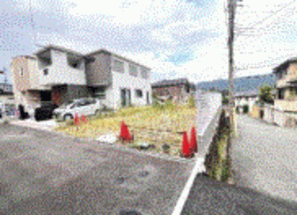 川西市鴬の森町、土地の前面道路を含む現地写真画像です