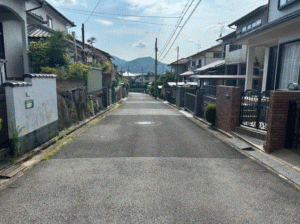 川西市水明台、土地の前面道路を含む現地写真画像です