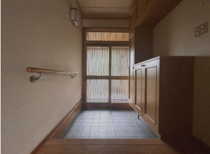 川西市水明台、中古一戸建ての玄関画像です