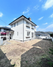 川西市緑が丘、中古一戸建ての外観画像です