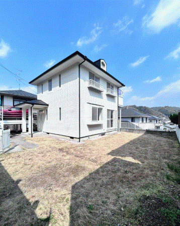 川西市緑が丘、中古一戸建ての外観画像です