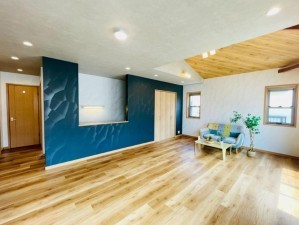 川西市丸山台、中古一戸建ての居間画像です