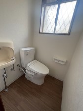 川西市水明台、中古一戸建てのトイレ画像です