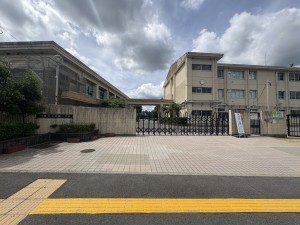 川西市美山台、中古一戸建ての小学校画像です