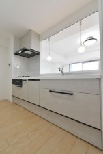 川西市緑台、マンションのキッチン画像です