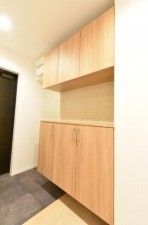 川西市緑台、マンションの玄関画像です