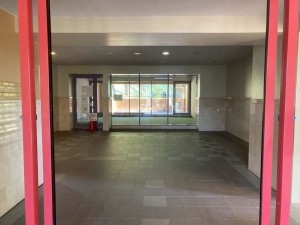川西市丸山台、マンションのエントランス画像です