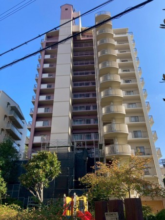 川西市丸山台、マンションの外観画像です