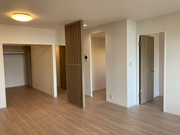 川西市丸山台、マンションの居間画像です