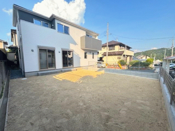 川西市けやき坂、新築一戸建ての外観画像です