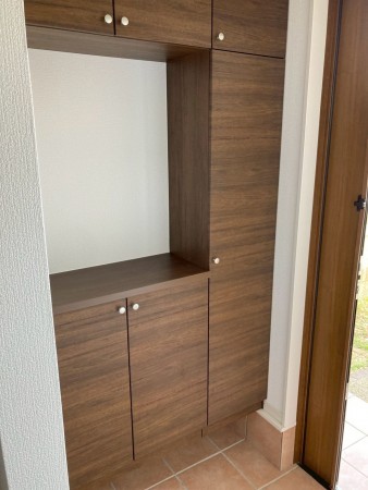 川西市大和、中古一戸建ての玄関画像です