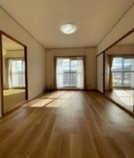 川西市清和台、マンションの居間画像です