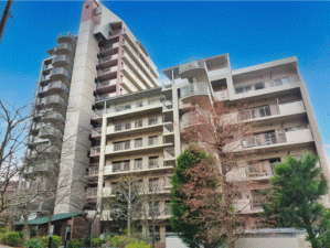 川西市丸山台、マンションの外観画像です