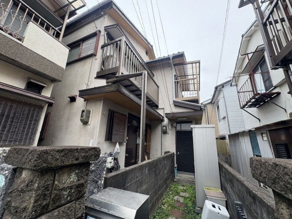 川西市南花屋敷、中古一戸建ての外観画像です