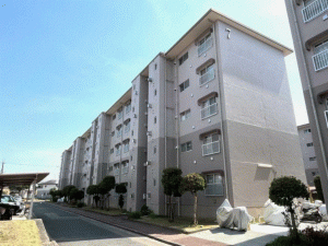 川西市清和台、マンションの外観画像です