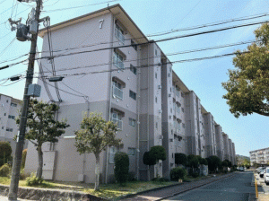 川西市清和台、マンションの外観画像です