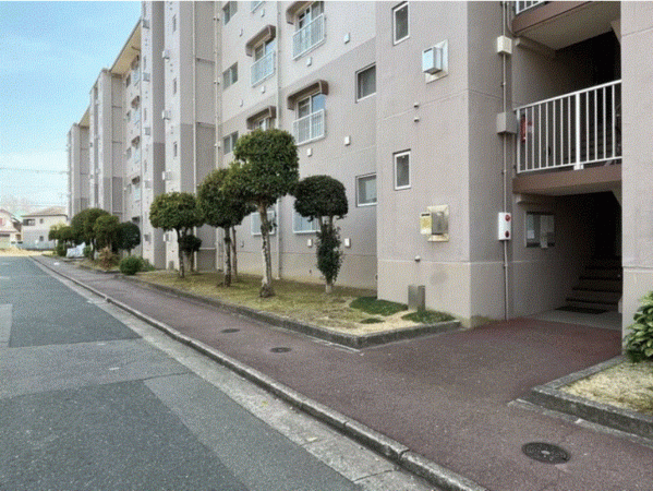 川西市清和台、マンションの外観画像です