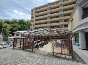 川西市石道、マンションの外観画像です