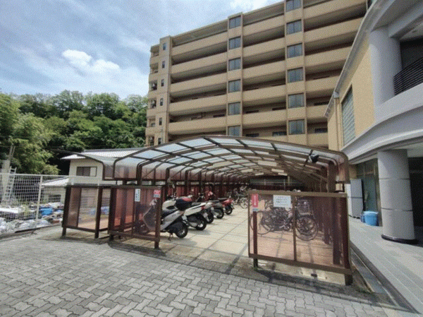 川西市石道、マンションの外観画像です