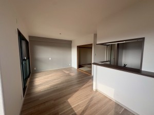 川西市久代、マンションの居間画像です