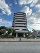 川西市久代、マンションの外観画像です