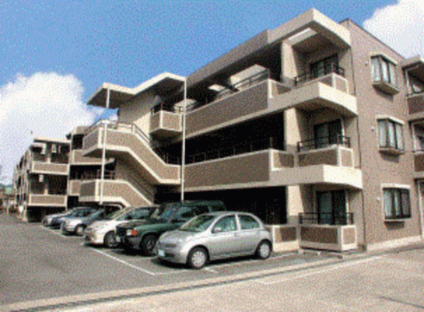 川西市寺畑、マンションの外観画像です