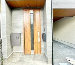 川西市美園町、中古一戸建てのエントランス画像です