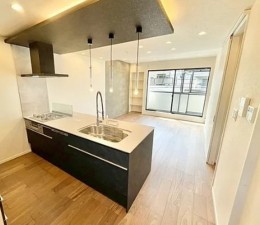 川西市美園町、中古一戸建てのキッチン画像です