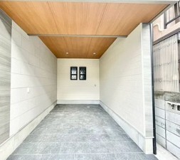 川西市美園町、中古一戸建ての駐車場画像です